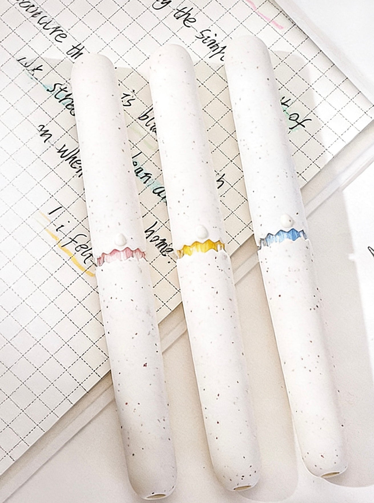 Stylos œufs en plastique mignons – tournez pour faire sortir la mine